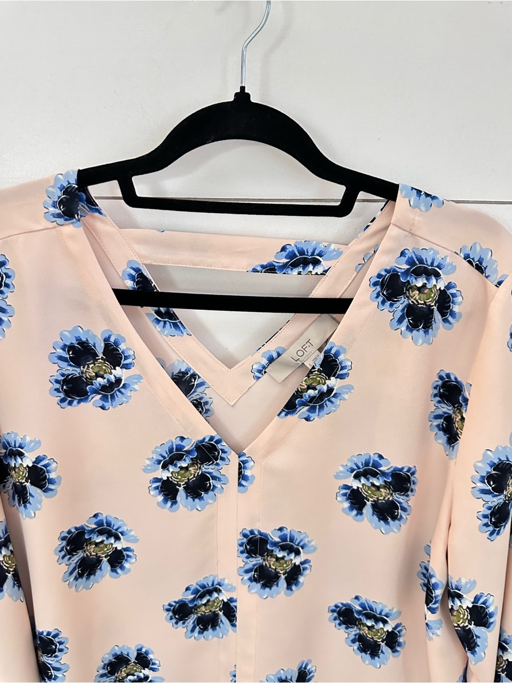 LOFT Blush Pink Blue Floral V-Neck Blouse Long Sleeve Feminine Top Large classic - Picture 4 of 11
